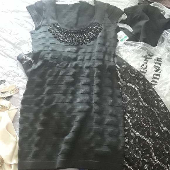 Dress - Picture 3 of 3